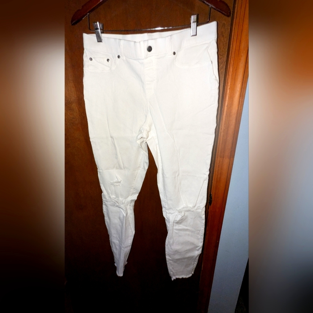 White denim leggings